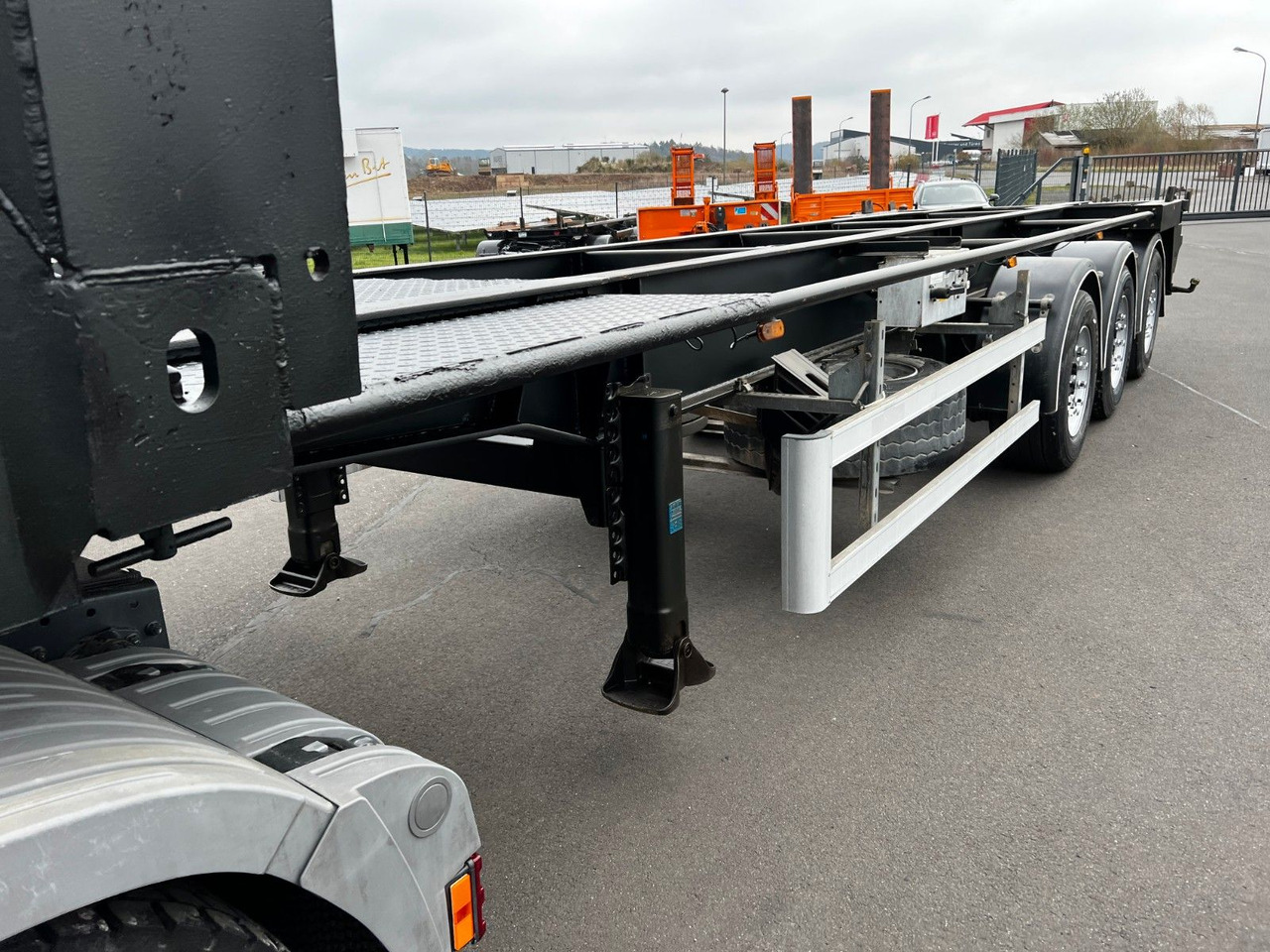 H&W 3- Achs Auflieger für Presscontainer H&W 3- Achs Auflieger für Presscontainer - Semireboque transportador de contêineres/ Caixa móvel: foto 4 H&W 3- Achs Auflieger für Presscontainer H&W 3- Achs Auflieger für Presscontainer - Semireboque transportador de contêineres/ Caixa móvel: foto 4