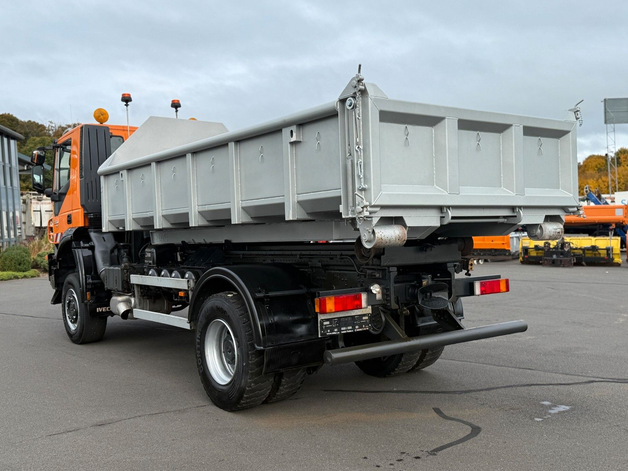 Iveco Trakker 330 EEV Winterdienst Abroll - Caminhão polibenne: foto 3 Iveco Trakker 330 EEV Winterdienst Abroll - Caminhão polibenne: foto 3