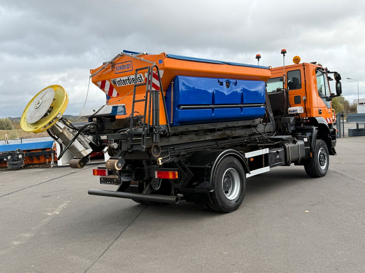 Iveco Trakker 330 EEV Winterdienst Abroll - Caminhão polibenne: foto 4 Iveco Trakker 330 EEV Winterdienst Abroll - Caminhão polibenne: foto 4