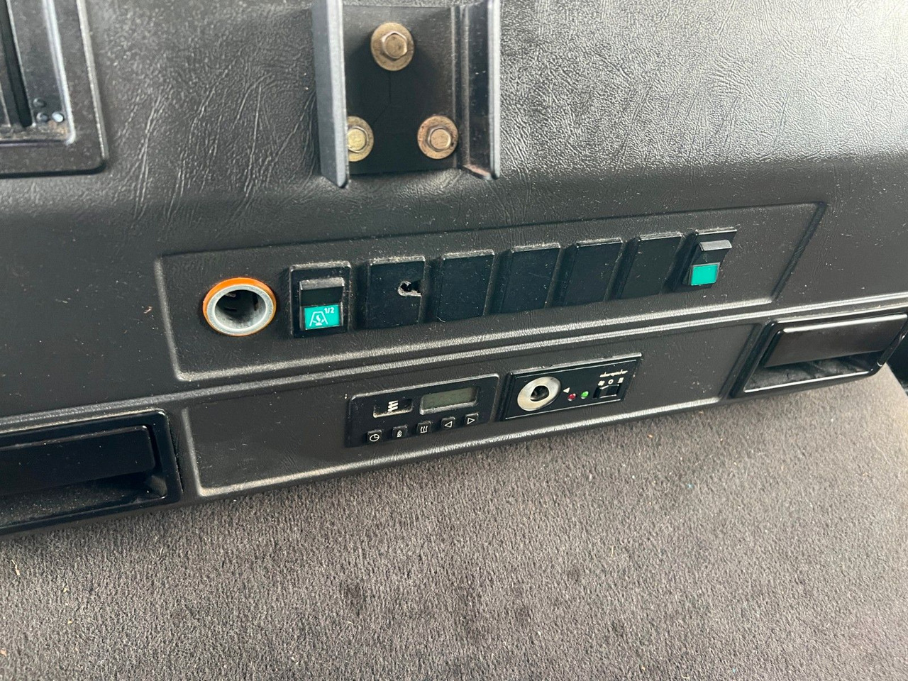 Locação de MAN 14.272 Schwenkwand / Schadstoffmobil MAN 14.272 Schwenkwand / Schadstoffmobil MAN 14.272 Schwenkwand / Schadstoffmobil MAN 14.272 Schwenkwand / Schadstoffmobil: foto 13