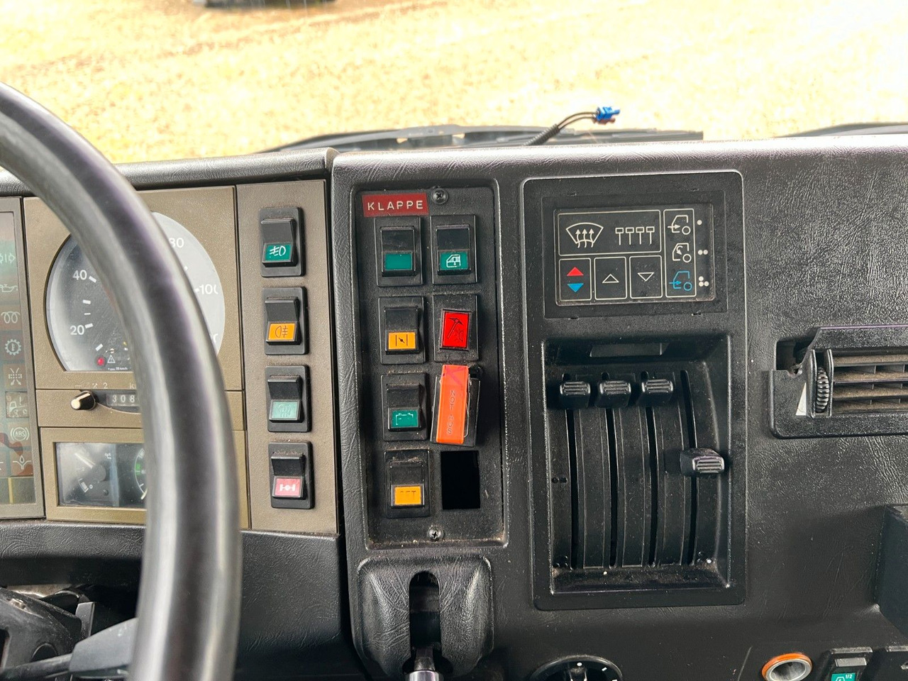 Locação de MAN 14.272 Schwenkwand / Schadstoffmobil MAN 14.272 Schwenkwand / Schadstoffmobil MAN 14.272 Schwenkwand / Schadstoffmobil MAN 14.272 Schwenkwand / Schadstoffmobil: foto 14