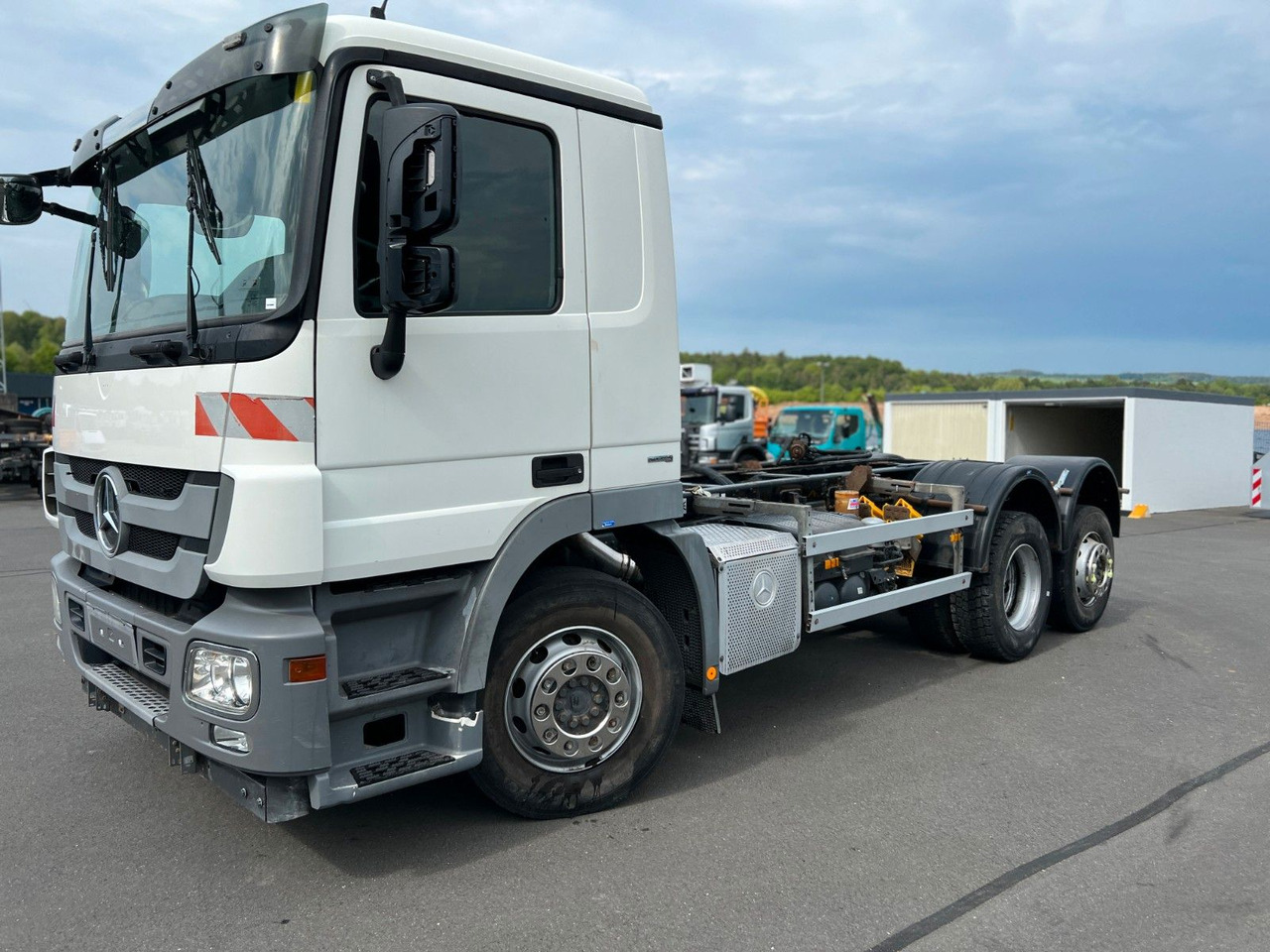 Mercedes-Benz Actros 2532 6x2 MP 3 Euro 5 10 x am Lager Mercedes-Benz Actros 2532 6x2 MP 3 Euro 5 10 x am Lager - Caminhão chassi: foto 1 Mercedes-Benz Actros 2532 6x2 MP 3 Euro 5 10 x am Lager Mercedes-Benz Actros 2532 6x2 MP 3 Euro 5 10 x am Lager - Caminhão chassi: foto 1