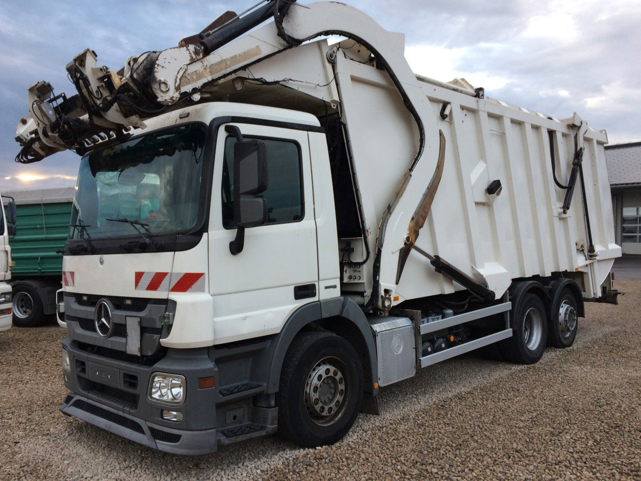Caminhão de lixo Mercedes-Benz Actros 2532 MP 3 Faun Frontlader 533 Waage Mercedes-Benz Actros 2532 MP 3 Faun Frontlader 533 Waage: foto 8