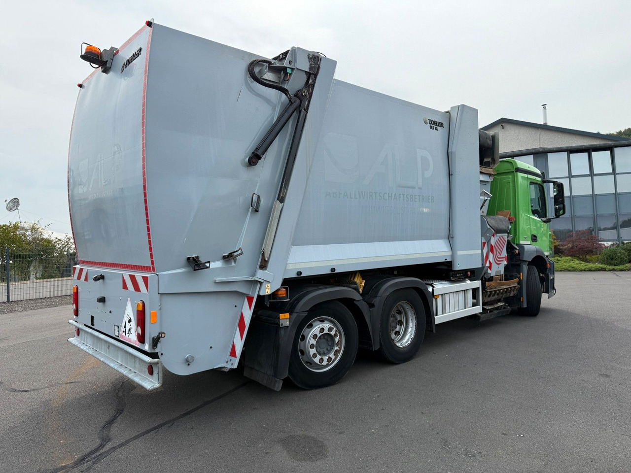 Mercedes-Benz Antos 2533 Seitenlader Zoeller SLF XL - Caminhão de lixo: foto 4 Mercedes-Benz Antos 2533 Seitenlader Zoeller SLF XL - Caminhão de lixo: foto 4