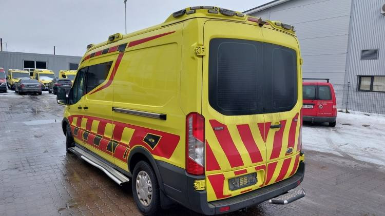 FORD TRANSIT 2,0TDI AMBULANCE KLIMA 1.2018 EURO 6, 3 UNITS - Ambulância: foto 2 FORD TRANSIT 2,0TDI AMBULANCE KLIMA 1.2018 EURO 6, 3 UNITS - Ambulância: foto 2