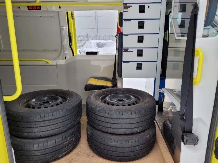 FORD TRANSIT 2,0TDI AMBULANCE KLIMA 4.2018 EURO 6, 3 UNITS - Ambulância: foto 5 FORD TRANSIT 2,0TDI AMBULANCE KLIMA 4.2018 EURO 6, 3 UNITS - Ambulância: foto 5