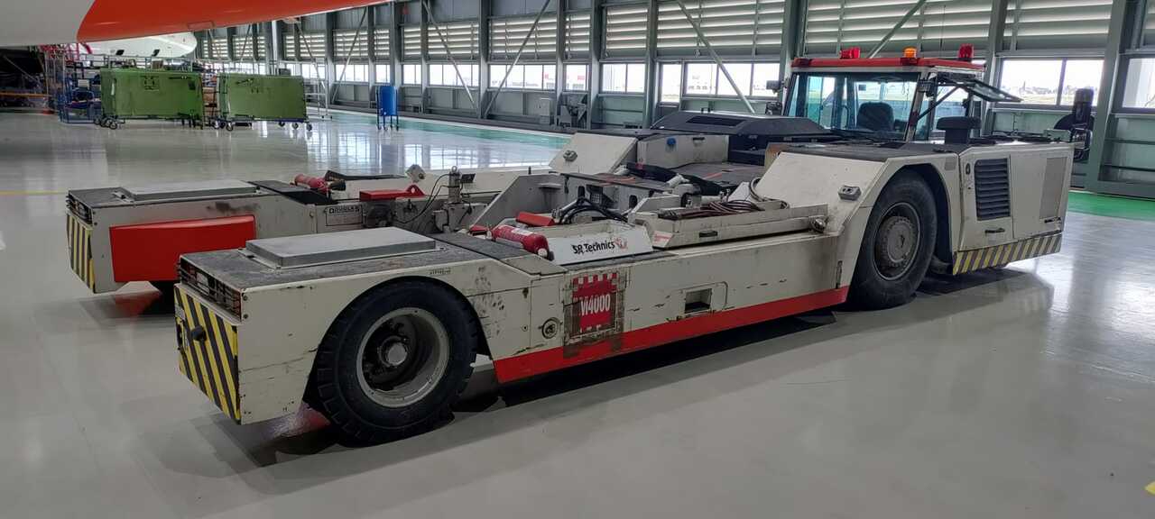 Douglas - Kalmar 280 - Trator de push-back: foto 2 Douglas - Kalmar 280 - Trator de push-back: foto 2