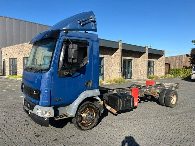 DAF LF 220 FA45.220 LF - Caminhão chassi: foto 1 DAF LF 220 FA45.220 LF - Caminhão chassi: foto 1