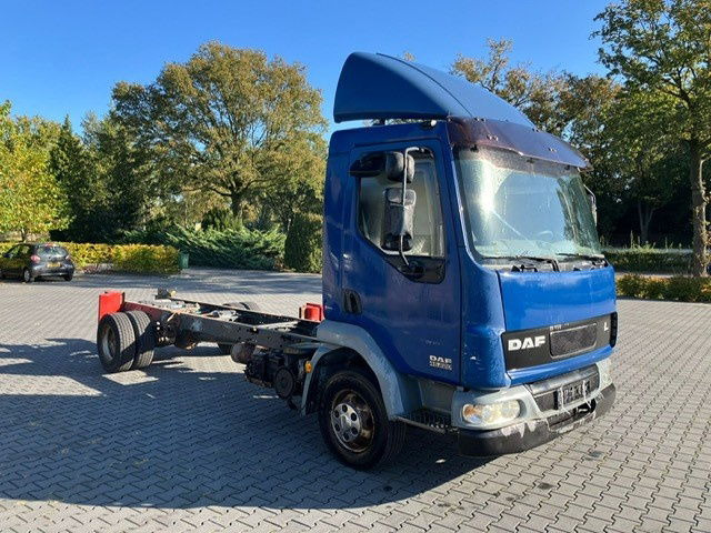 DAF LF 220 FA45.220 LF - Caminhão chassi: foto 2 DAF LF 220 FA45.220 LF - Caminhão chassi: foto 2