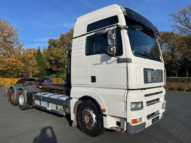 MAN TGA 26.440 .440 6x2 - Caminhão transportador de contêineres/ Caixa móvel: foto 2 MAN TGA 26.440 .440 6x2 - Caminhão transportador de contêineres/ Caixa móvel: foto 2
