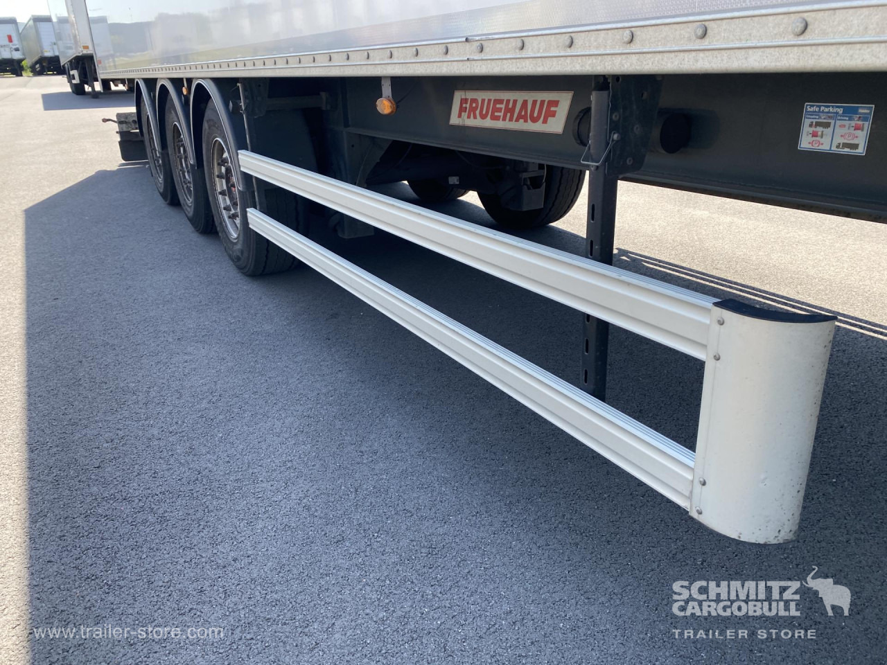 FRUEHAUF Dryfreight Standard Roller shutter door - Semireboque furgão: foto 4 FRUEHAUF Dryfreight Standard Roller shutter door - Semireboque furgão: foto 4