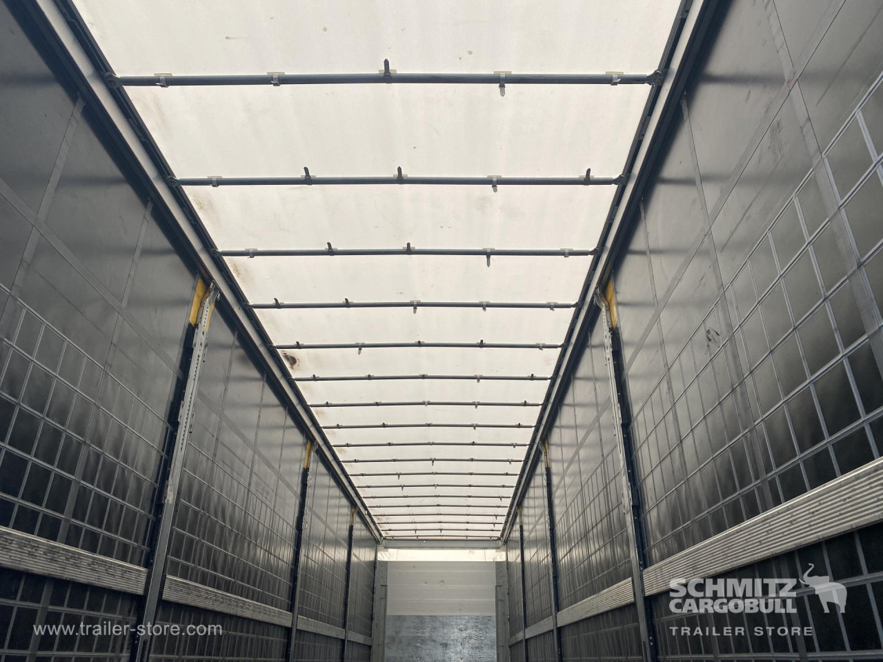 SCHMITZ Curtainsider Standard - Semi-reboque de lona: foto 4 SCHMITZ Curtainsider Standard - Semi-reboque de lona: foto 4