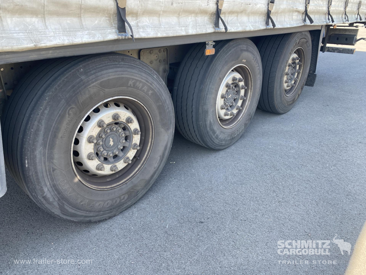 SCHMITZ Curtainsider Standard - Semi-reboque de lona: foto 3 SCHMITZ Curtainsider Standard - Semi-reboque de lona: foto 3