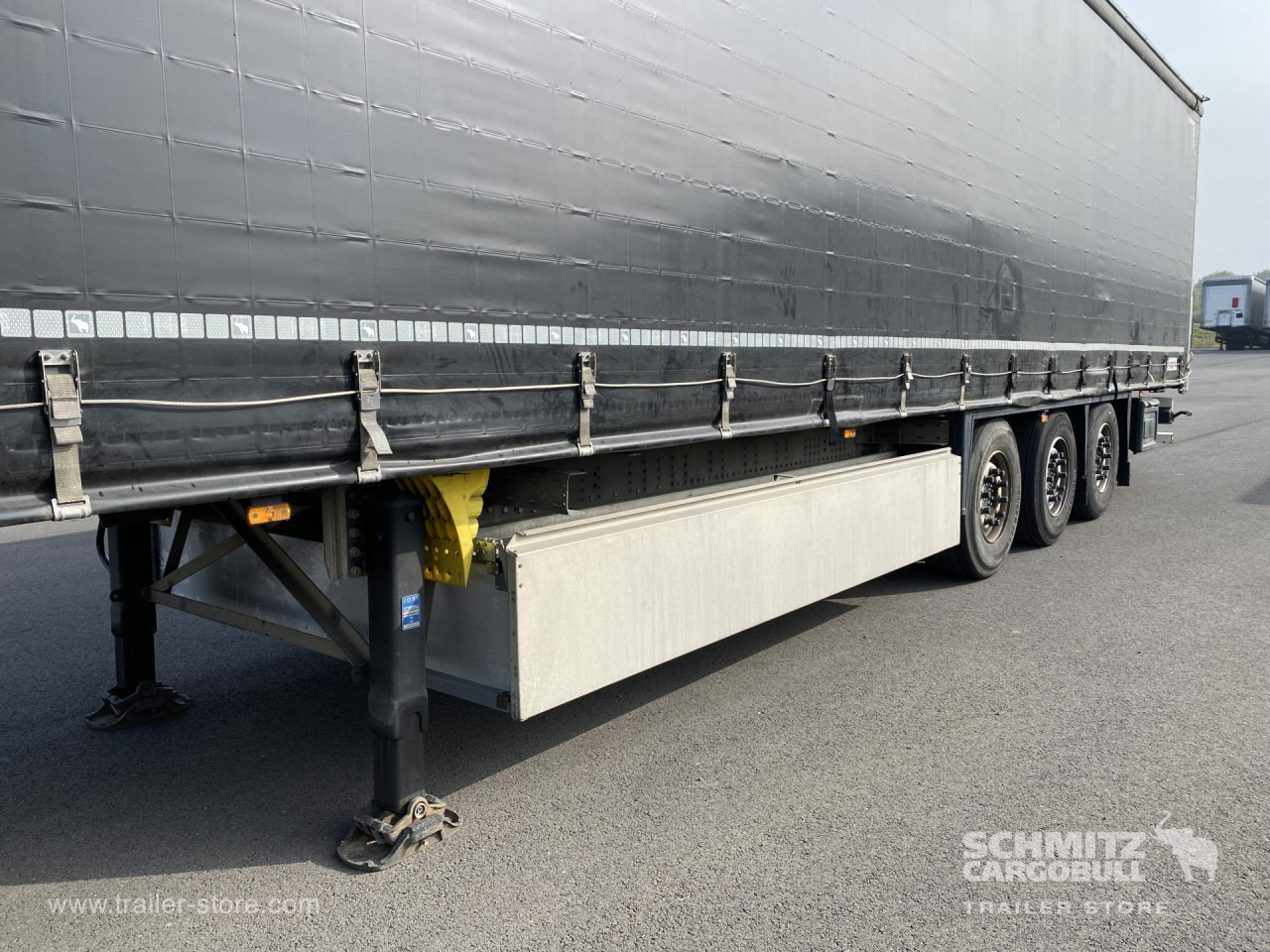 SCHMITZ Curtainsider Standard - Semi-reboque de lona: foto 3 SCHMITZ Curtainsider Standard - Semi-reboque de lona: foto 3