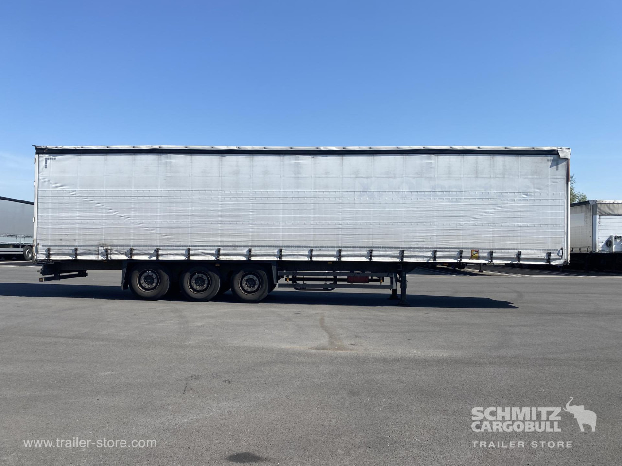 SCHMITZ Curtainsider Standard - Semi-reboque de lona: foto 2 SCHMITZ Curtainsider Standard - Semi-reboque de lona: foto 2