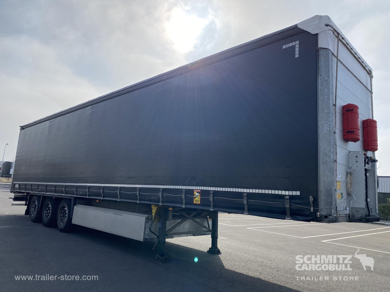 SCHMITZ Curtainsider Standard - Semi-reboque de lona: foto 1 SCHMITZ Curtainsider Standard - Semi-reboque de lona: foto 1