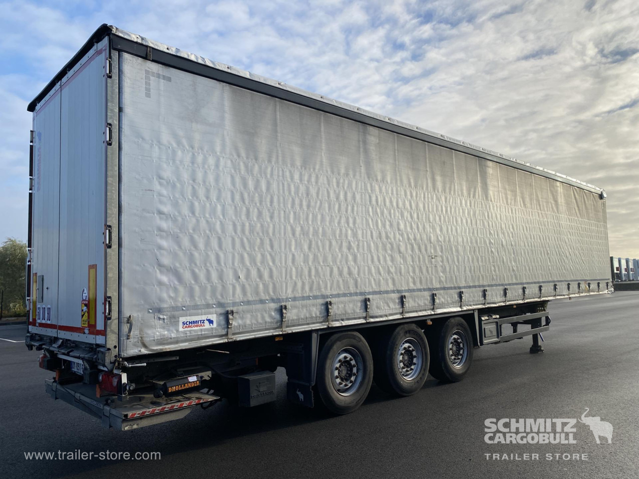 SCHMITZ Curtainsider Standard Taillift - Semi-reboque de lona: foto 3 SCHMITZ Curtainsider Standard Taillift - Semi-reboque de lona: foto 3