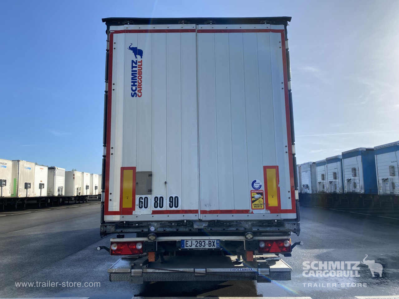 SCHMITZ Curtainsider Standard Taillift - Semi-reboque de lona: foto 2 SCHMITZ Curtainsider Standard Taillift - Semi-reboque de lona: foto 2