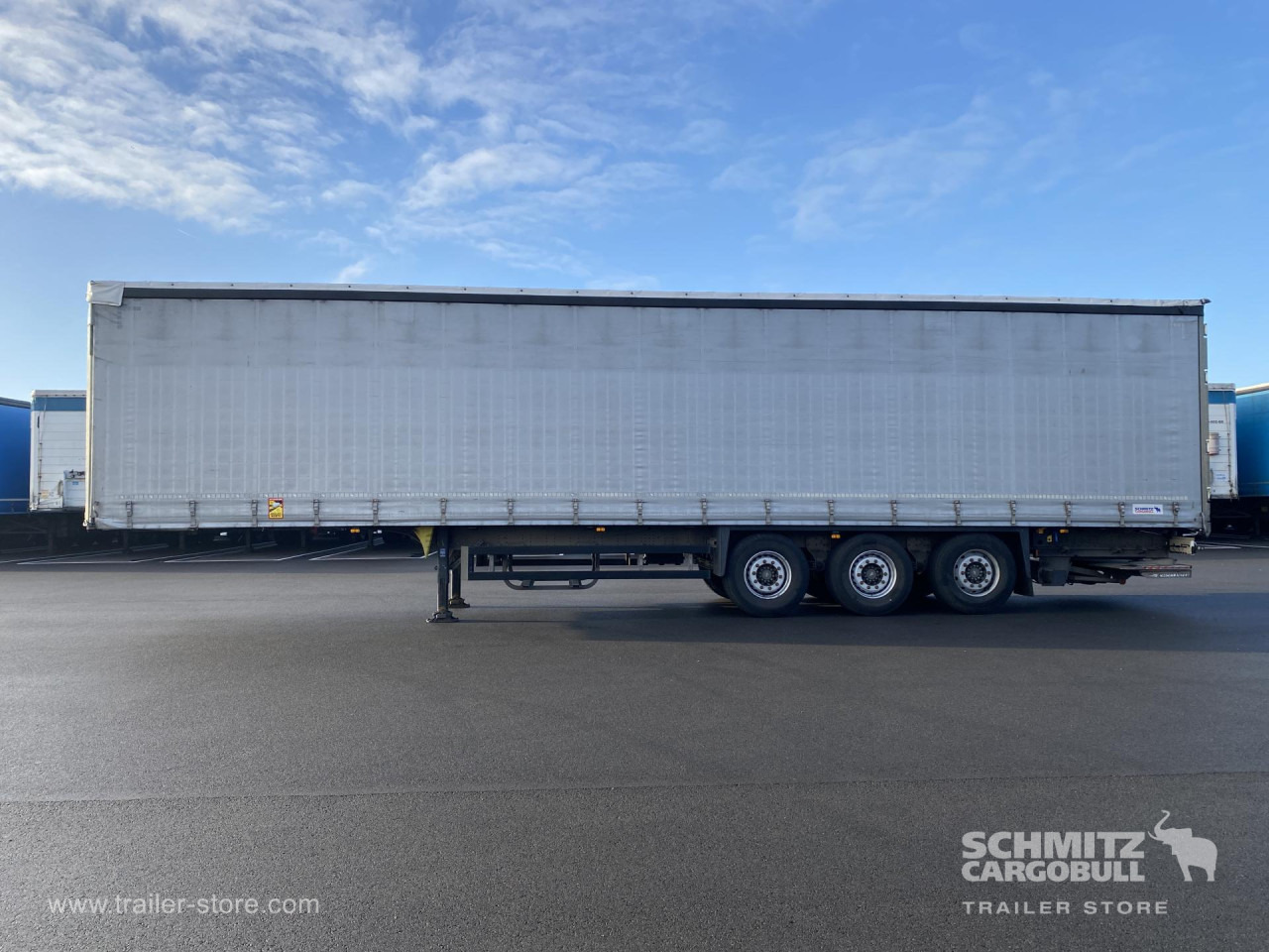 SCHMITZ Curtainsider Standard Taillift - Semi-reboque de lona: foto 4 SCHMITZ Curtainsider Standard Taillift - Semi-reboque de lona: foto 4