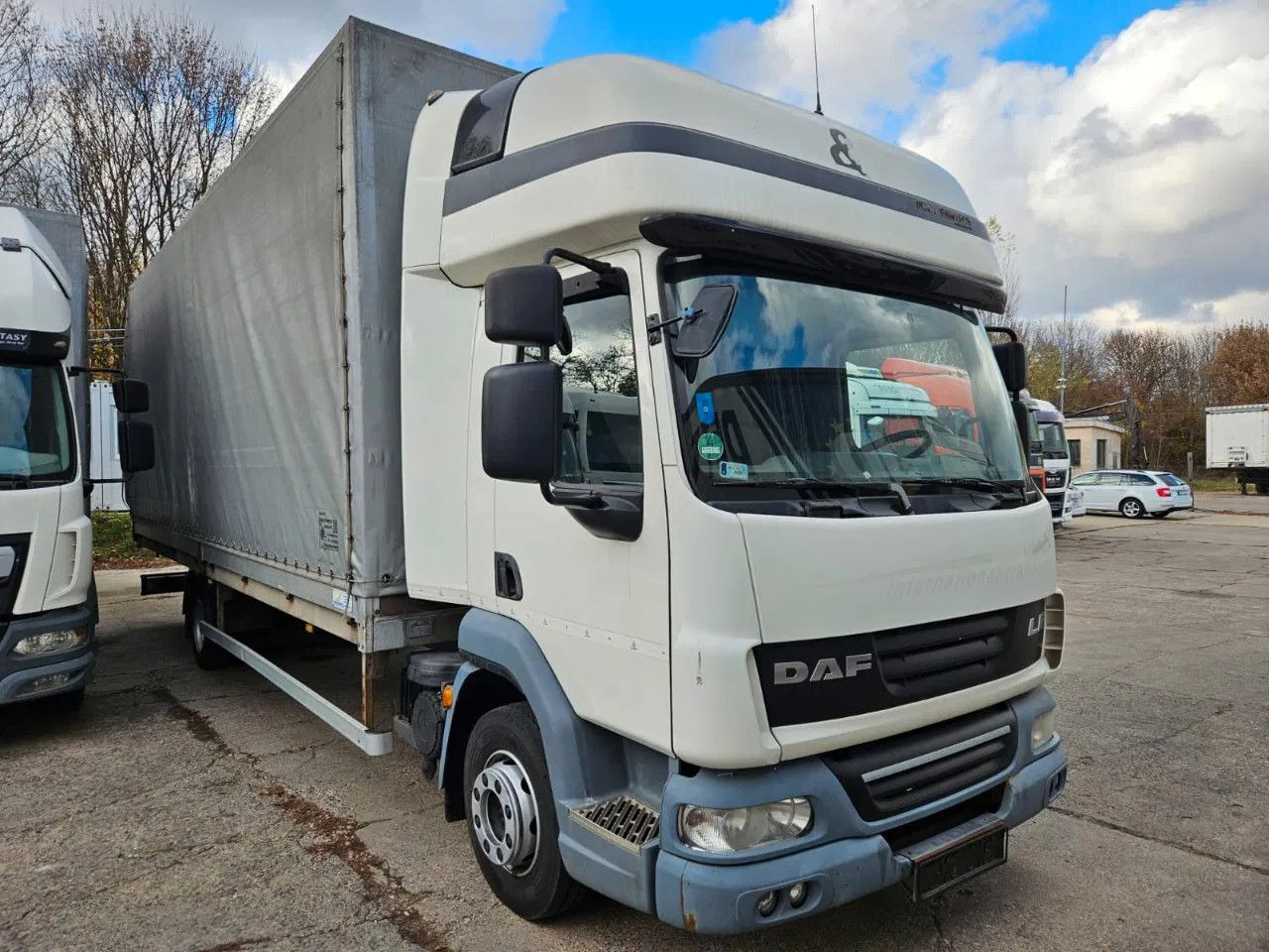 DAF LF 45.210 12t Euro5 EEV - Caminhão com lona: foto 2 DAF LF 45.210 12t Euro5 EEV - Caminhão com lona: foto 2