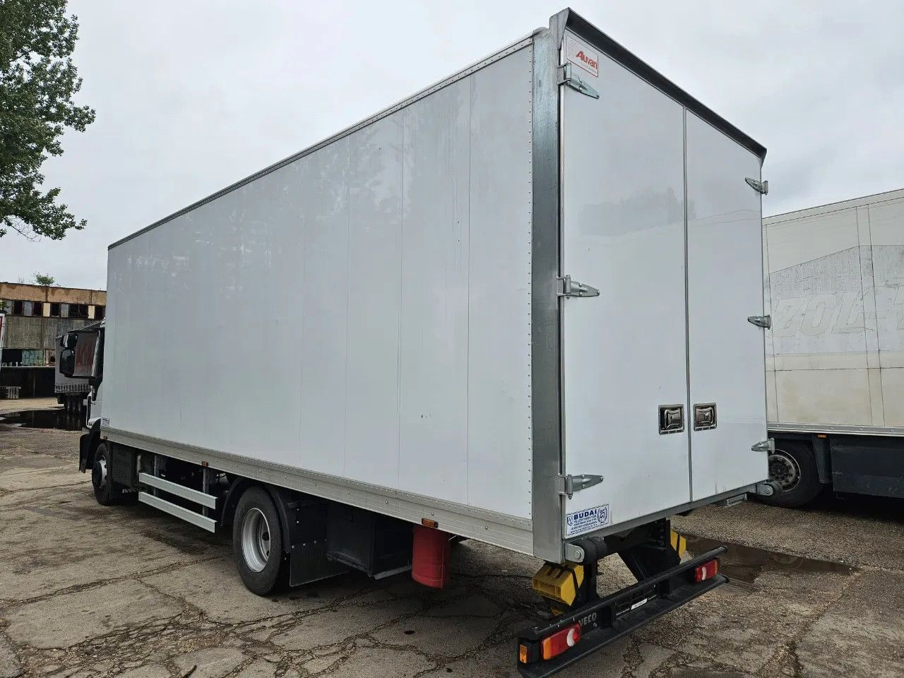 Iveco EuroCargo 120 - 210 BOX 12t Only 7554 km - Caminhão furgão: foto 4 Iveco EuroCargo 120 - 210 BOX 12t Only 7554 km - Caminhão furgão: foto 4