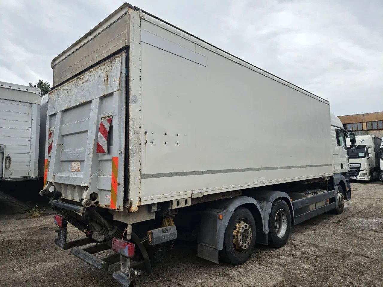 MAN TGA 26.400 BDF Tail Lift Euro5, New Smart2 Tacho - Caminhão transportador de contêineres/ Caixa móvel: foto 3 MAN TGA 26.400 BDF Tail Lift Euro5, New Smart2 Tacho - Caminhão transportador de contêineres/ Caixa móvel: foto 3