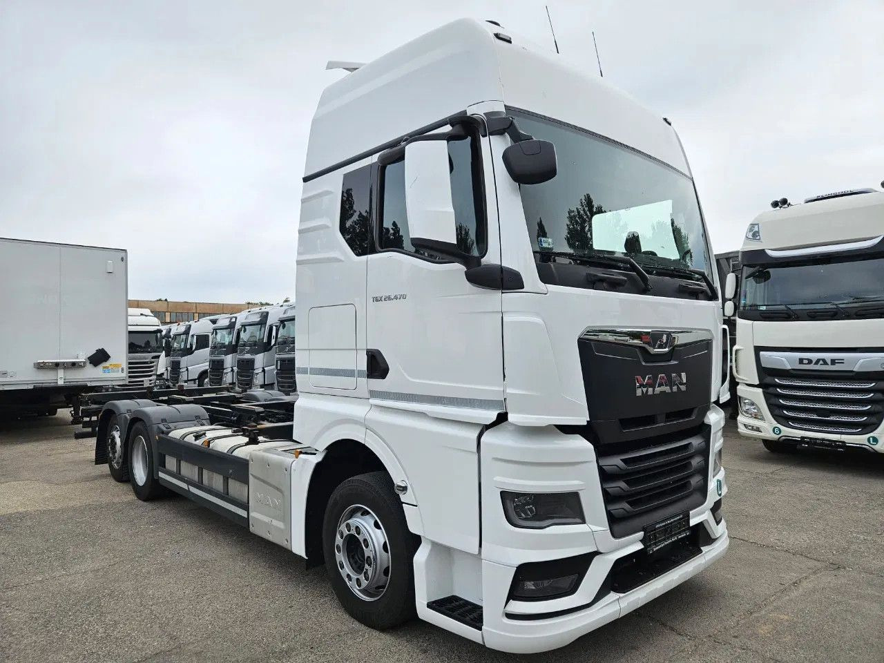 MAN TGX 26.470 XXL BDF 6x2 2 units, NAVI, Lift Axle - Caminhão transportador de contêineres/ Caixa móvel: foto 2 MAN TGX 26.470 XXL BDF 6x2 2 units, NAVI, Lift Axle - Caminhão transportador de contêineres/ Caixa móvel: foto 2