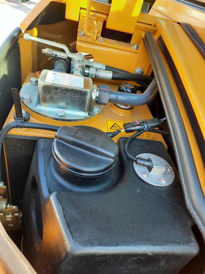 Neuen XCMG XE35E Komatsu Minibagger 4,2 to MS 03 - Mini escavadeira: foto 5 Neuen XCMG XE35E Komatsu Minibagger 4,2 to MS 03 - Mini escavadeira: foto 5