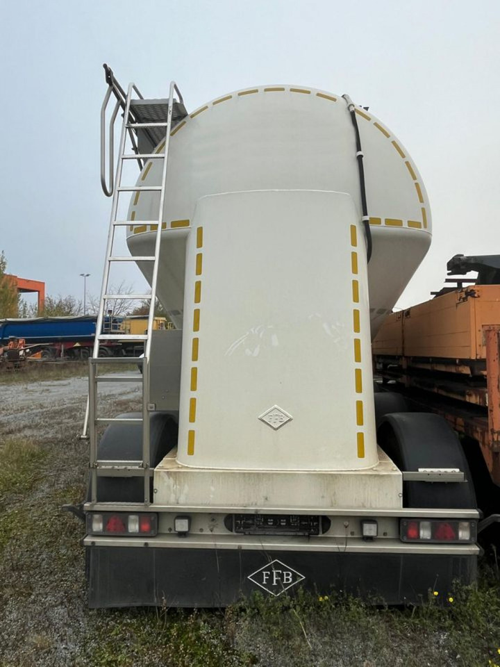 FELDBINDER Silo für Staub und Rieselgüter EUT 40.3 Auflieger Zement 40m³, Lenkachse - Semirreboque silo: foto 4 FELDBINDER Silo für Staub und Rieselgüter EUT 40.3 Auflieger Zement 40m³, Lenkachse - Semirreboque silo: foto 4