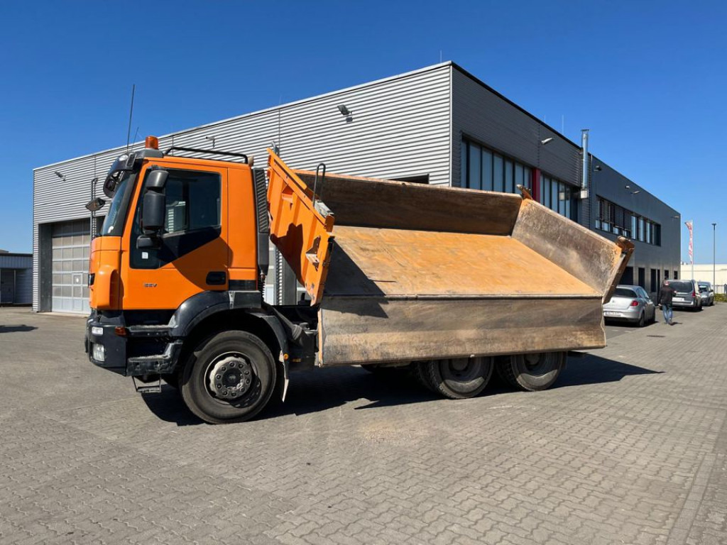 Locação de IVECO-MAGIRUS TRACKER AD260T50 6x4 3-Achs Kipper Schalter, Blatt IVECO-MAGIRUS TRACKER AD260T50 6x4 3-Achs Kipper Schalter, Blatt: foto 6