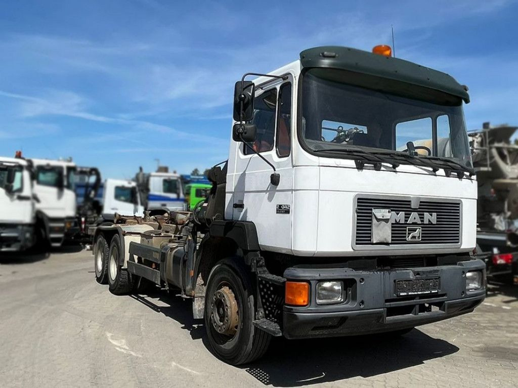 MAN F2000 27.342 6x4 Abrollkipper mit Kran - Caminhão grua: foto 2 MAN F2000 27.342 6x4 Abrollkipper mit Kran - Caminhão grua: foto 2