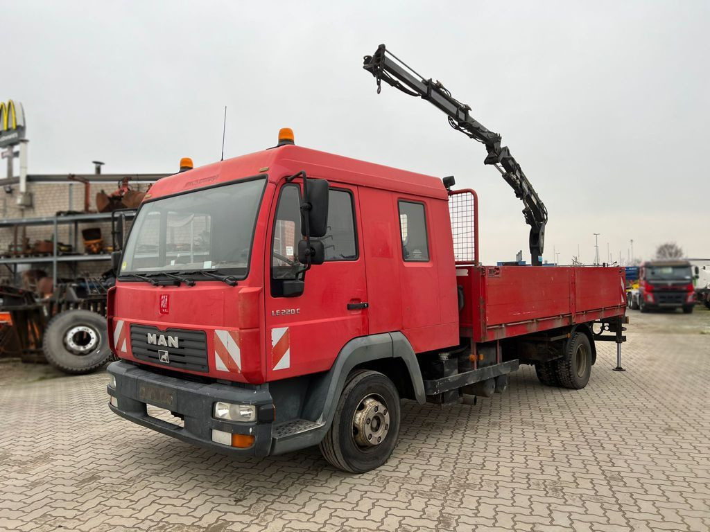 MAN LE 12.225 LC Pritsche Heckkran 6 Zylinder Doka T - Camião de caixa aberta/ Plataforma, Caminhão grua: foto 5 MAN LE 12.225 LC Pritsche Heckkran 6 Zylinder Doka T - Camião de caixa aberta/ Plataforma, Caminhão grua: foto 5