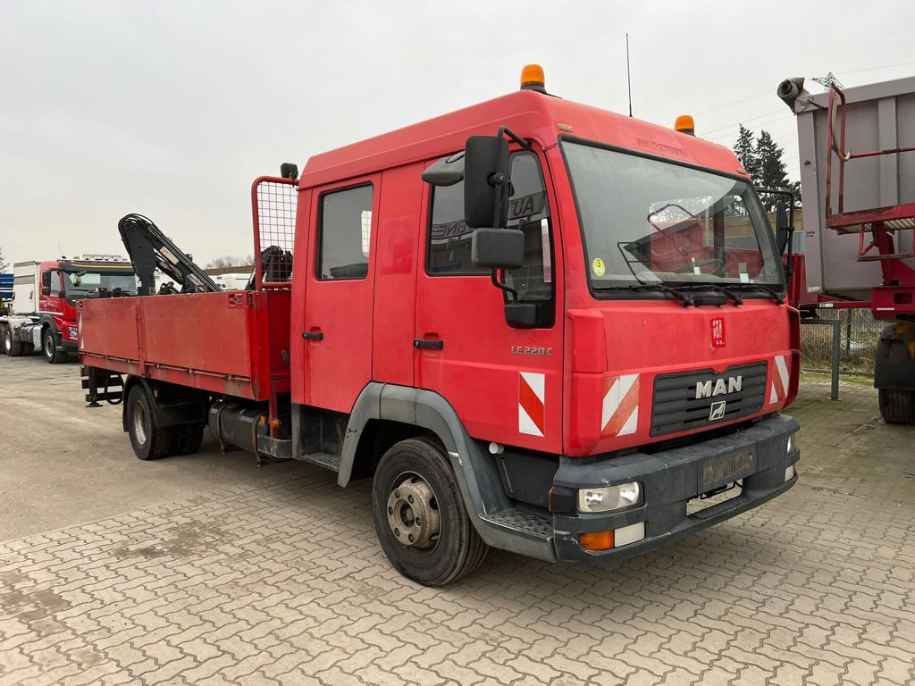 MAN LE 12.225 LC Pritsche Heckkran 6 Zylinder Doka T - Caminhão grua, Camião de caixa aberta/ Plataforma: foto 2 MAN LE 12.225 LC Pritsche Heckkran 6 Zylinder Doka T - Caminhão grua, Camião de caixa aberta/ Plataforma: foto 2