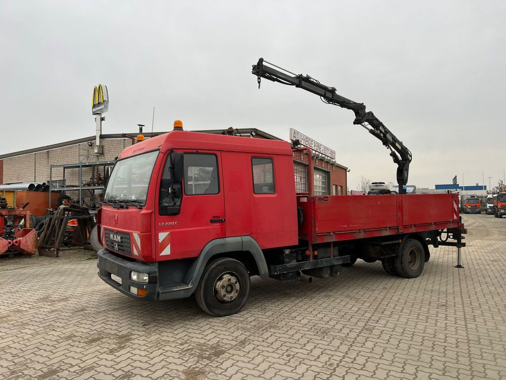 MAN LE 12.225 LC Pritsche Heckkran 6 Zylinder Doka T - Caminhão grua, Camião de caixa aberta/ Plataforma: foto 1 MAN LE 12.225 LC Pritsche Heckkran 6 Zylinder Doka T - Caminhão grua, Camião de caixa aberta/ Plataforma: foto 1