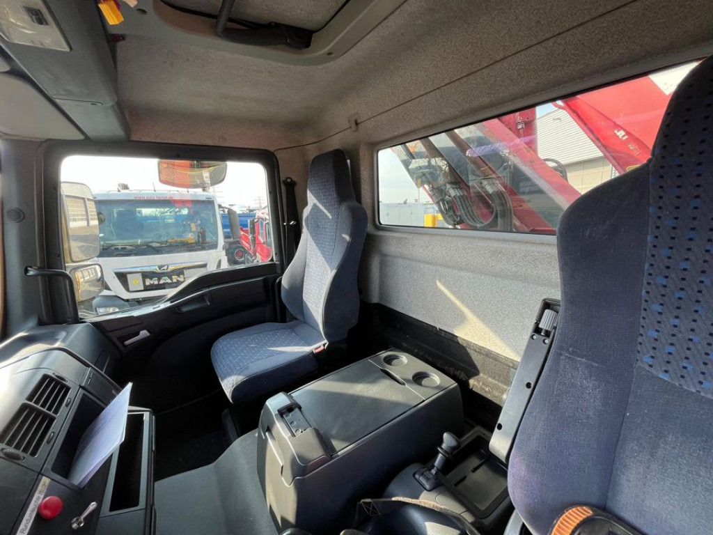 MAN TG-M 18.280 4x4 Pritsche Kran Singelreifen Funkfernbedienung - Camião de caixa aberta/ Plataforma, Caminhão grua: foto 3 MAN TG-M 18.280 4x4 Pritsche Kran Singelreifen Funkfernbedienung - Camião de caixa aberta/ Plataforma, Caminhão grua: foto 3