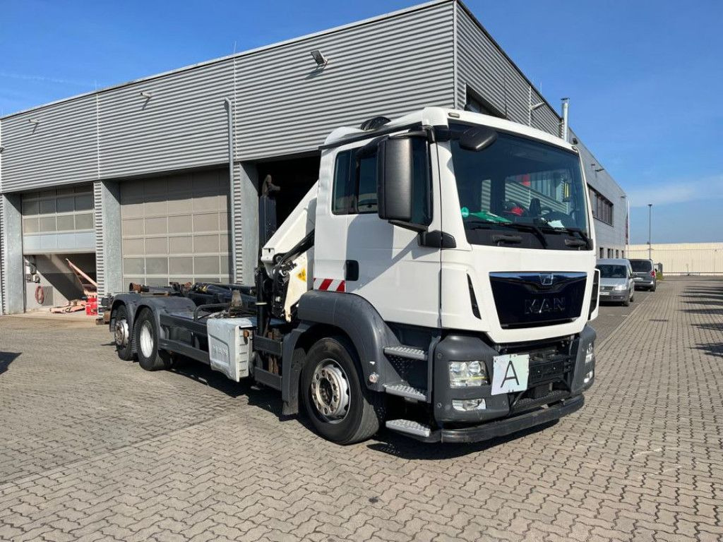 MAN TG-S 26.440 6x2-2 BL Abrollkipper mit Kran Funk+ - Caminhão grua: foto 2 MAN TG-S 26.440 6x2-2 BL Abrollkipper mit Kran Funk+ - Caminhão grua: foto 2