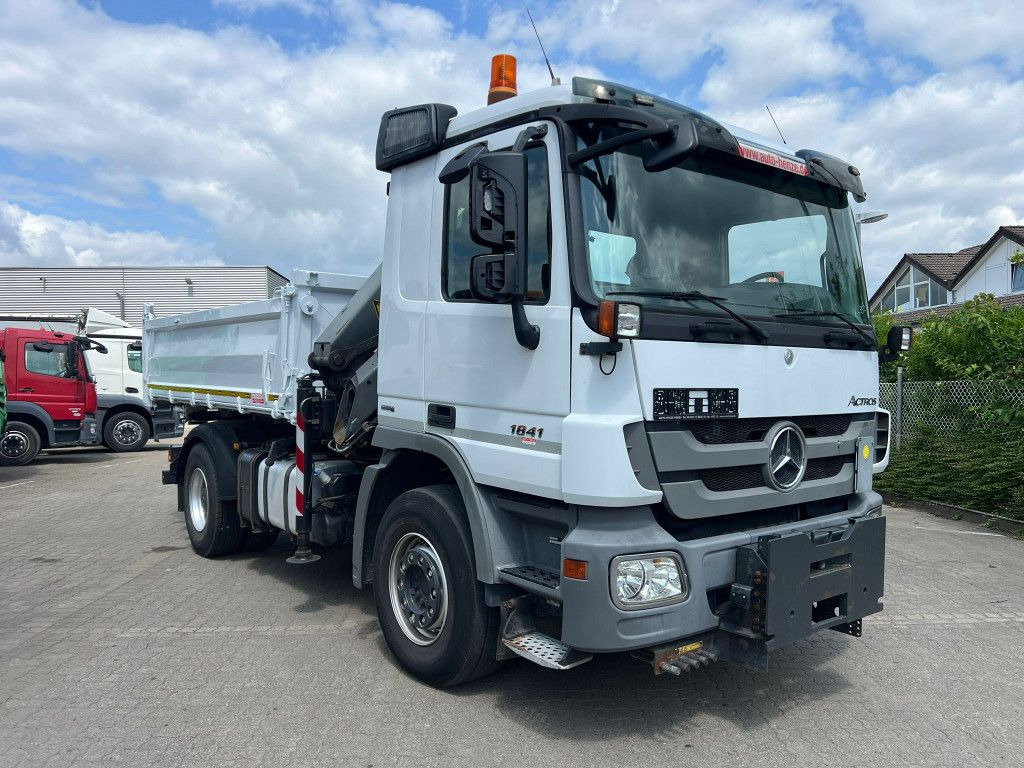 Mercedes-Benz Actros 1841 K 2-Achs Kipper Kran Funk/2xhydr+Gre Mercedes-Benz Actros 1841 K 2-Achs Kipper Kran Funk/2xhydr+Gre - Caminhão basculante, Caminhão grua: foto 2 Mercedes-Benz Actros 1841 K 2-Achs Kipper Kran Funk/2xhydr+Gre Mercedes-Benz Actros 1841 K 2-Achs Kipper Kran Funk/2xhydr+Gre - Caminhão basculante, Caminhão grua: foto 2