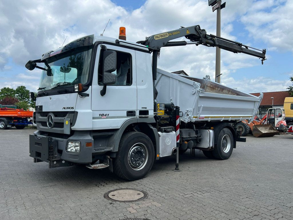 Mercedes-Benz Actros 1841 K 2-Achs Kipper Kran Funk/2xhydr+Gre Mercedes-Benz Actros 1841 K 2-Achs Kipper Kran Funk/2xhydr+Gre - Caminhão basculante, Caminhão grua: foto 1 Mercedes-Benz Actros 1841 K 2-Achs Kipper Kran Funk/2xhydr+Gre Mercedes-Benz Actros 1841 K 2-Achs Kipper Kran Funk/2xhydr+Gre - Caminhão basculante, Caminhão grua: foto 1