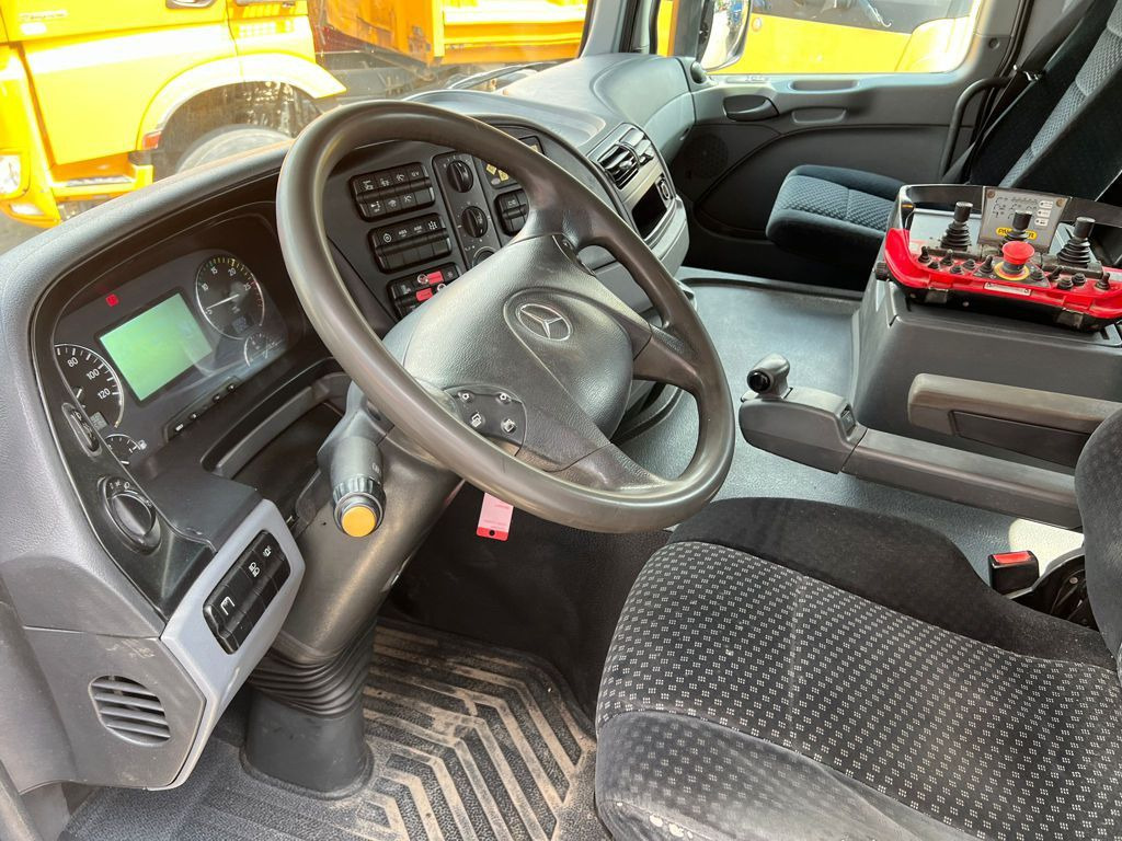 Mercedes-Benz Actros 1841 K 2-Achs Kipper Kran Funk/2xhydr+Gre Mercedes-Benz Actros 1841 K 2-Achs Kipper Kran Funk/2xhydr+Gre - Caminhão basculante, Caminhão grua: foto 5 Mercedes-Benz Actros 1841 K 2-Achs Kipper Kran Funk/2xhydr+Gre Mercedes-Benz Actros 1841 K 2-Achs Kipper Kran Funk/2xhydr+Gre - Caminhão basculante, Caminhão grua: foto 5