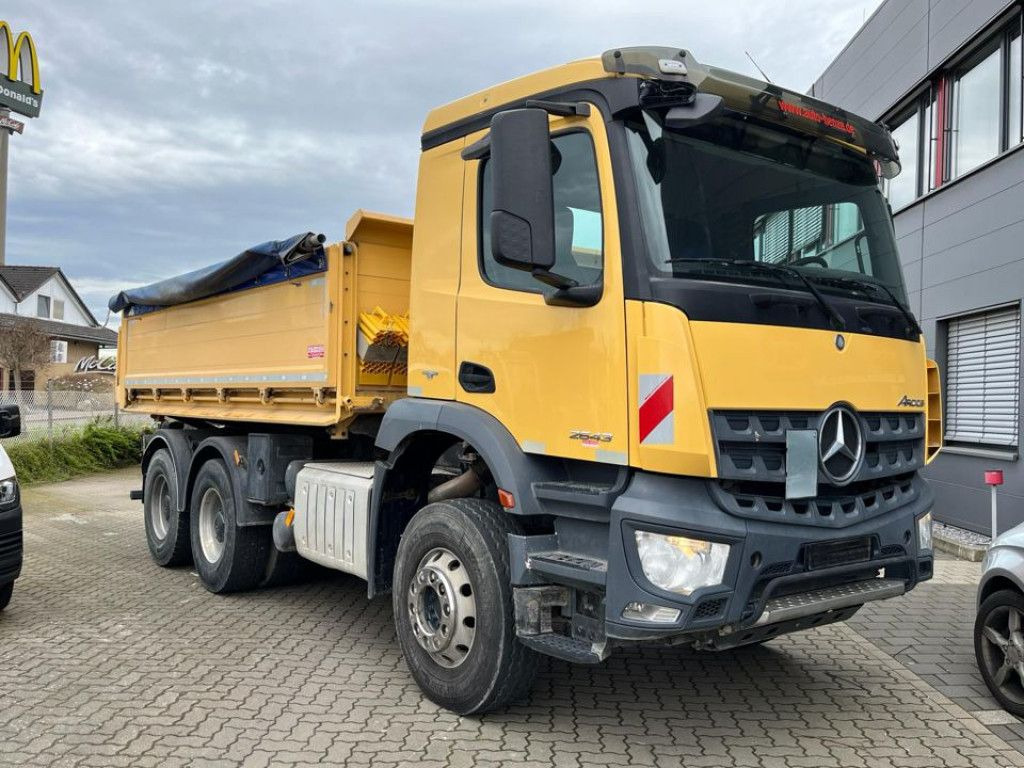 Mercedes-Benz Arocs 2643 K 6x4 3-Achs Kipper Blatt/Blatt, AP A - Caminhão basculante: foto 2 Mercedes-Benz Arocs 2643 K 6x4 3-Achs Kipper Blatt/Blatt, AP A - Caminhão basculante: foto 2
