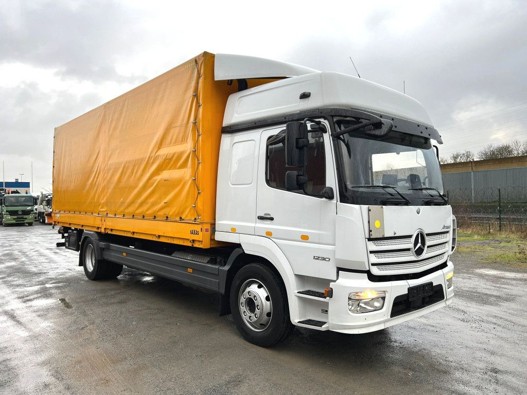 Mercedes-Benz Atego 1230 L Pritsche LBW Lg.Fhs/Hochd. 7,2m+LBW - Caminhão com lona: foto 2 Mercedes-Benz Atego 1230 L Pritsche LBW Lg.Fhs/Hochd. 7,2m+LBW - Caminhão com lona: foto 2