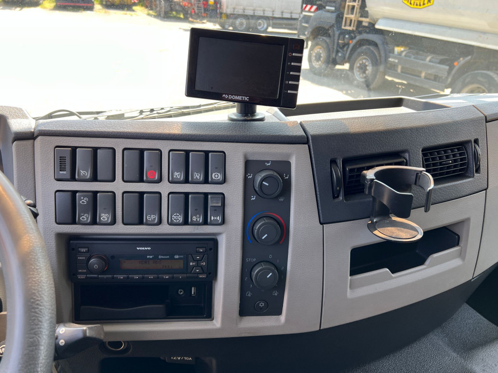 VOLVO (S) Truck FE 320 Kühlkoffer LBW Thermokin T 1200R - Caminhão frigorífico: foto 2 VOLVO (S) Truck FE 320 Kühlkoffer LBW Thermokin T 1200R - Caminhão frigorífico: foto 2