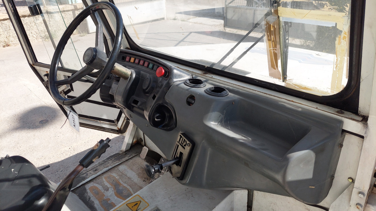 TLD TMX-30 tractor - Trator de bagagem: foto 5 TLD TMX-30 tractor - Trator de bagagem: foto 5