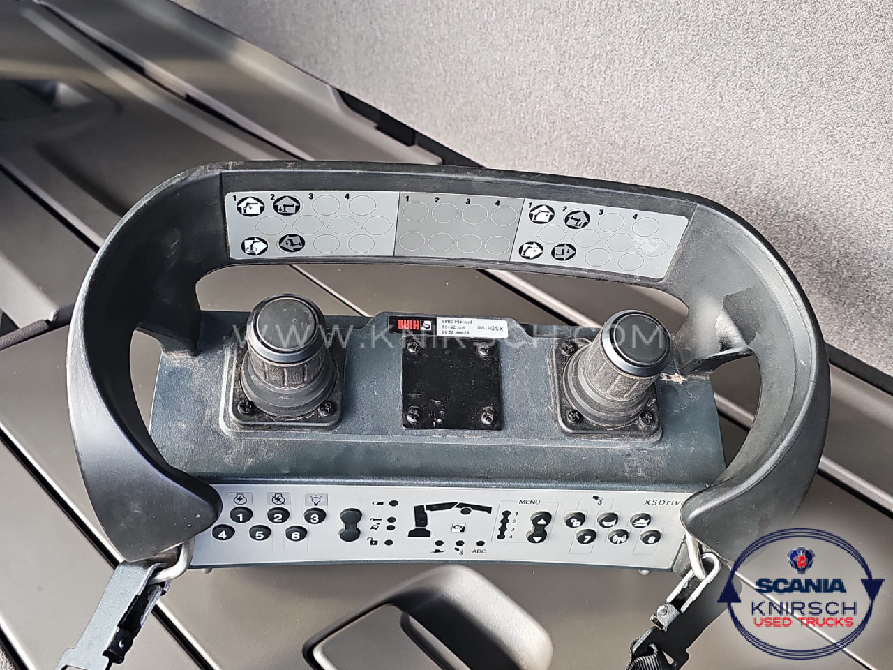 SCANIA G 320 B4x2NA 3-Seitenkipper Dautel mit Kran Hiab - Furgão basculante: foto 4 SCANIA G 320 B4x2NA 3-Seitenkipper Dautel mit Kran Hiab - Furgão basculante: foto 4