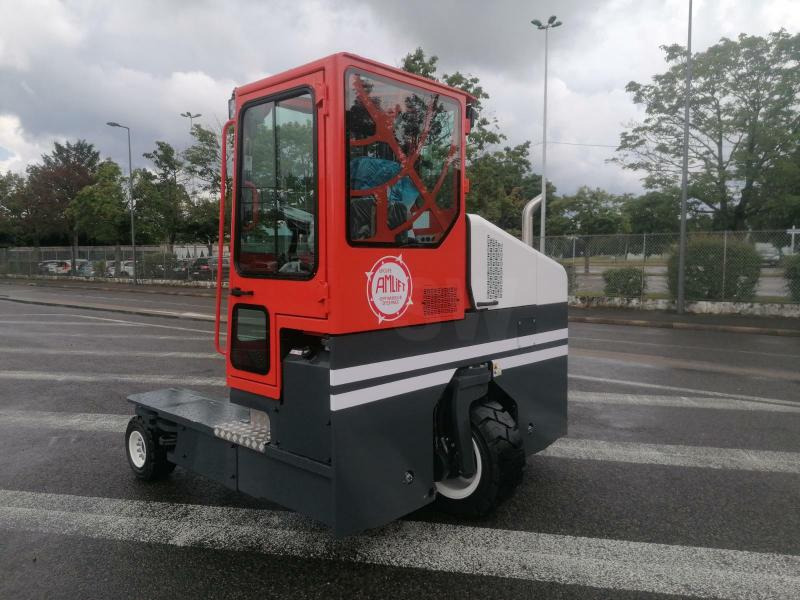 Amlift C40-12/55 - Empilhador de 4 vias: foto 5 Amlift C40-12/55 - Empilhador de 4 vias: foto 5