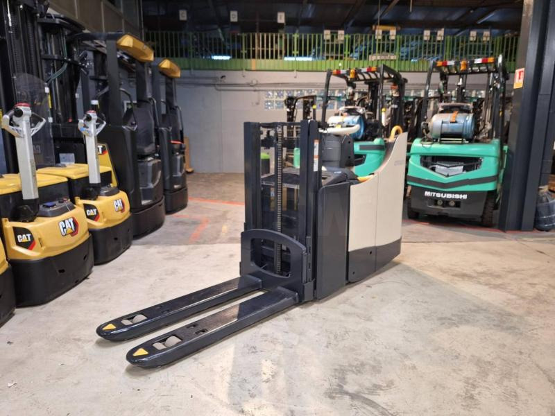 Crown DT3040 - Stacker: foto 2 Crown DT3040 - Stacker: foto 2