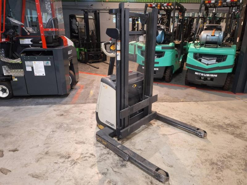 Crown ST3000-1.0 - Stacker: foto 1 Crown ST3000-1.0 - Stacker: foto 1