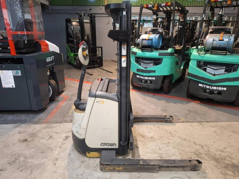 Crown ST3000-1.0 - Stacker: foto 3 Crown ST3000-1.0 - Stacker: foto 3