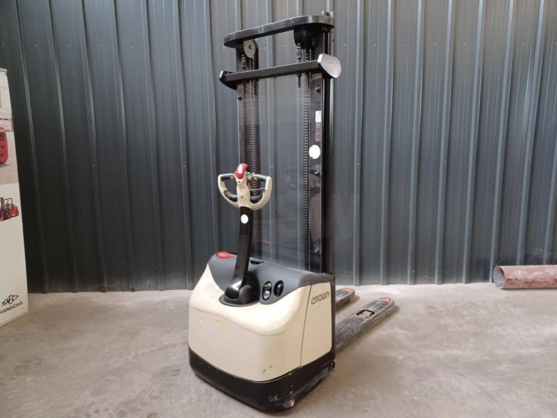 Crown WF3000-1.0FT - Stacker: foto 1 Crown WF3000-1.0FT - Stacker: foto 1
