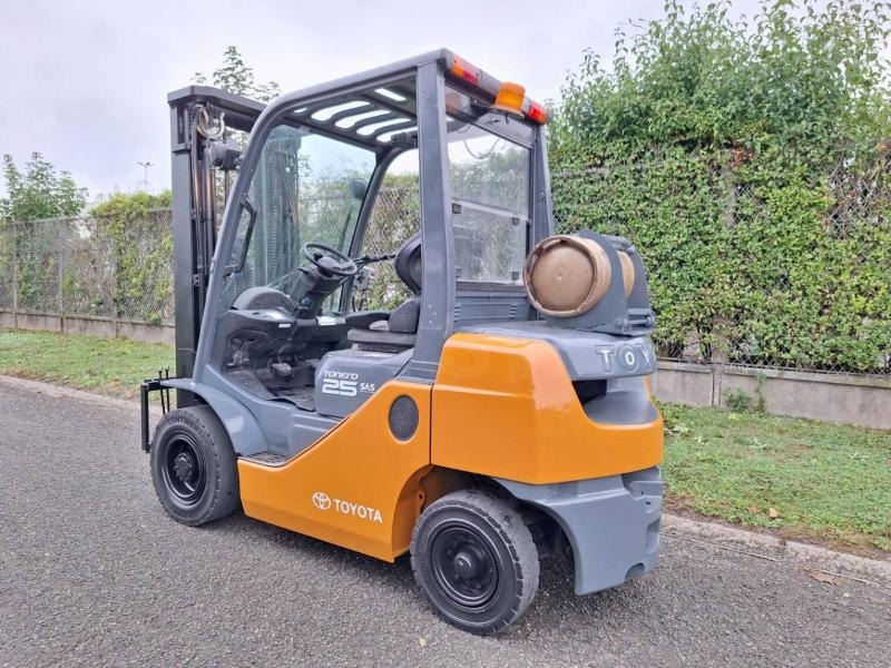 Toyota 028FGF25 - Empilhadeira a gás: foto 4 Toyota 028FGF25 - Empilhadeira a gás: foto 4
